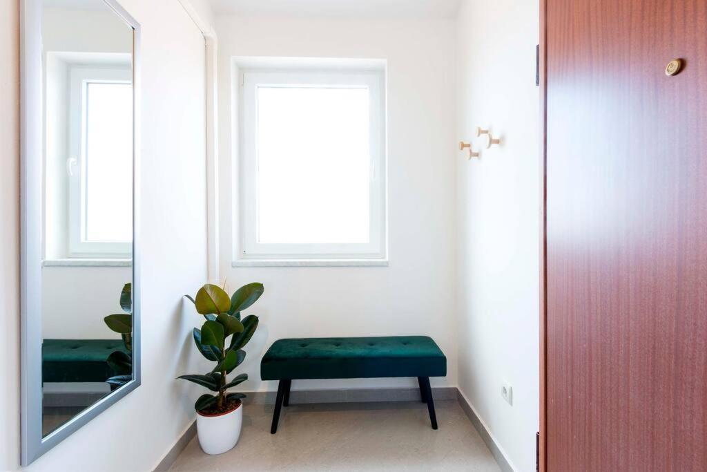 Cozy Apartment With Private Parking Медулин Екстер'єр фото