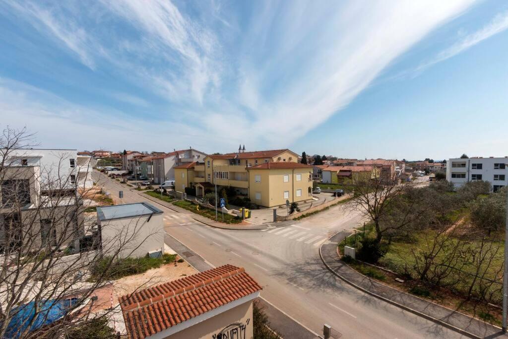 Cozy Apartment With Private Parking Медулин Екстер'єр фото