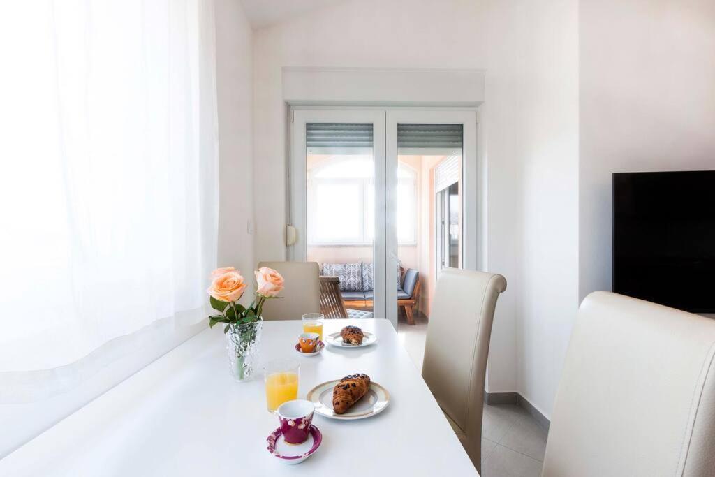 Cozy Apartment With Private Parking Медулин Екстер'єр фото