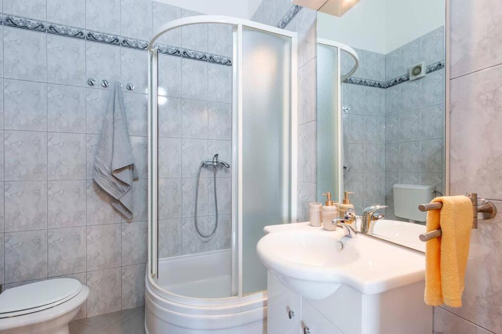 Cozy Apartment With Private Parking Медулин Екстер'єр фото